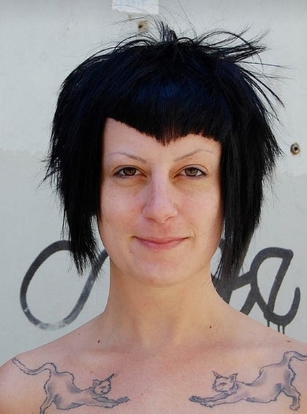 fryzury krótkie z asymetryczną grzywką, uczesanie damskie zdjęcie numer 26